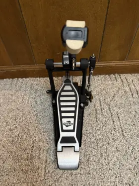 SM-P200.B GRIFFIN Single Kick Bass Drum Pedal Deluxe Double SM-P200.B GRIFFIN Single Kick Bass Drum Pedal Deluxe Double